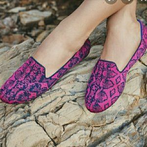 Rothy’s The Loafer Fuschia Navy Snake Print 6.5